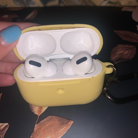 Airpod pros with case